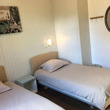 Riva Bella Hostel *