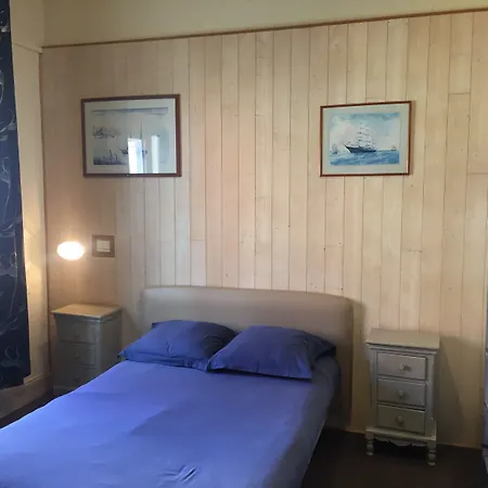 Riva Bella Hostel *